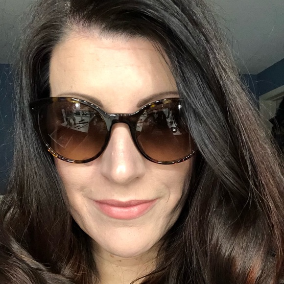 Meet your Posher, Rhiannon - Picture 1 of 1